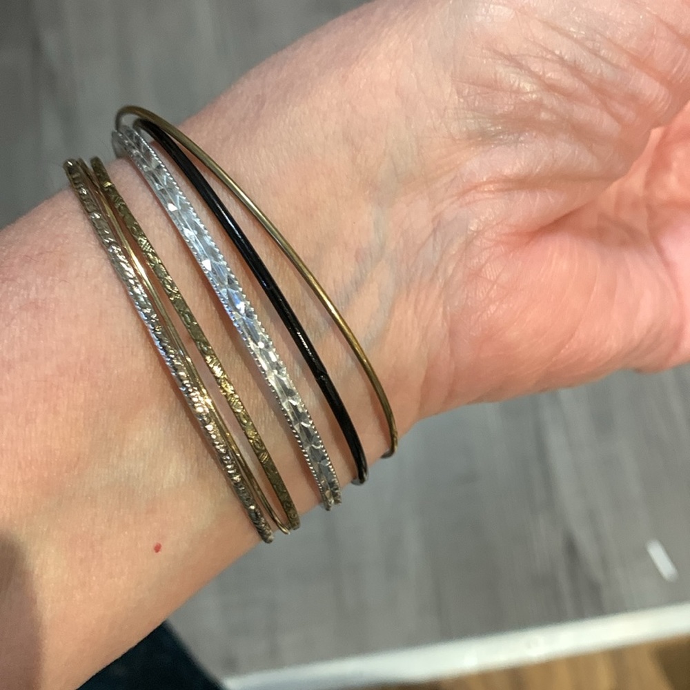 Six bangle bracelets - Picture 2 of 5